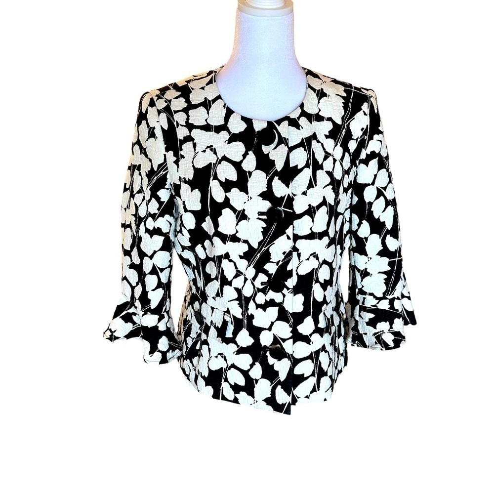 KARL LAGERFELD PARIS Jacket Size 8   Black & White design, buttons, 74% Algodon